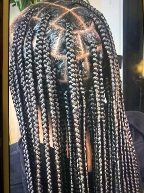 Medium size Knotless braids